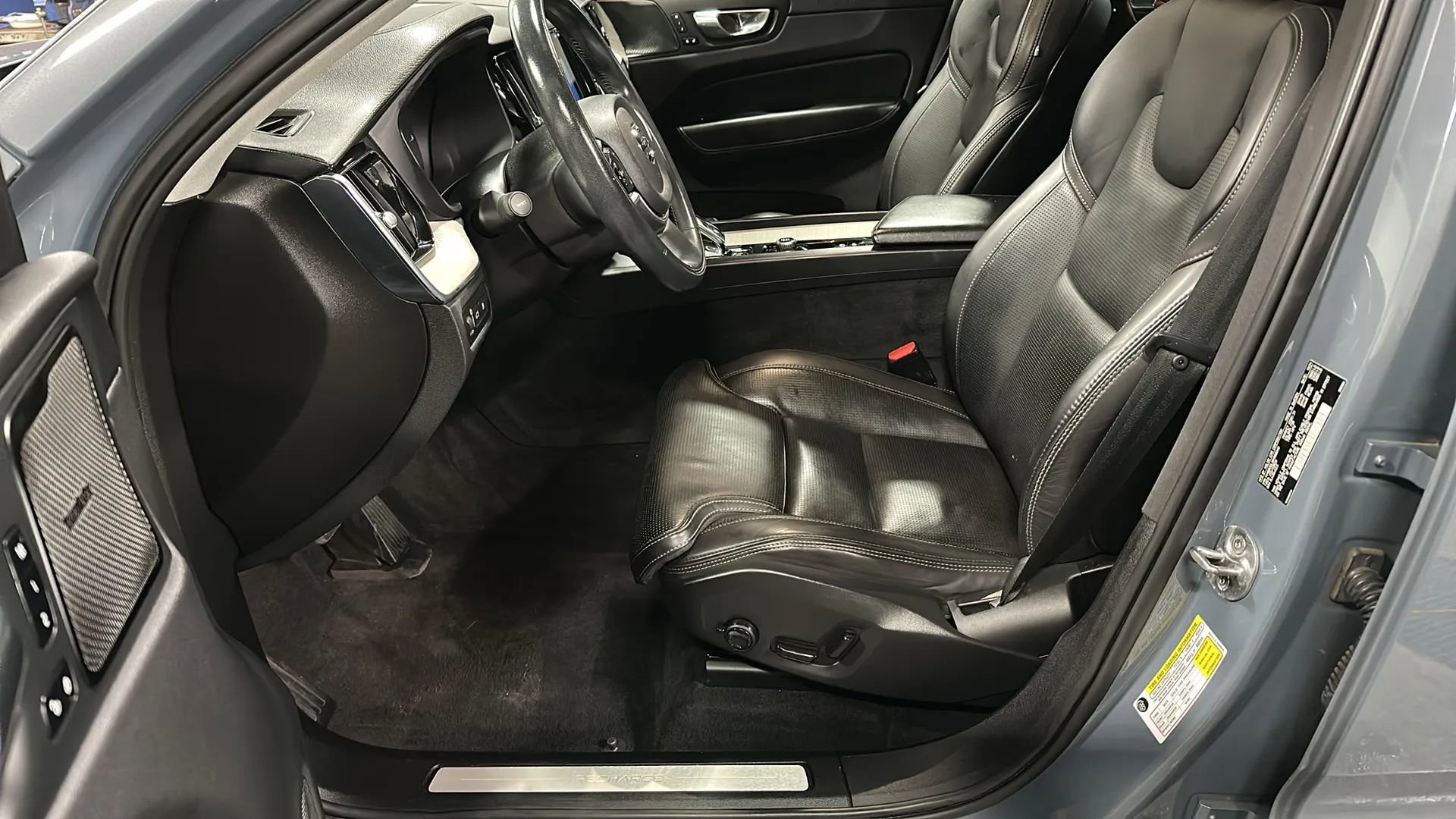 Used 2022 Volvo XC60 T8 Inscription w/ Advanced Package image 9