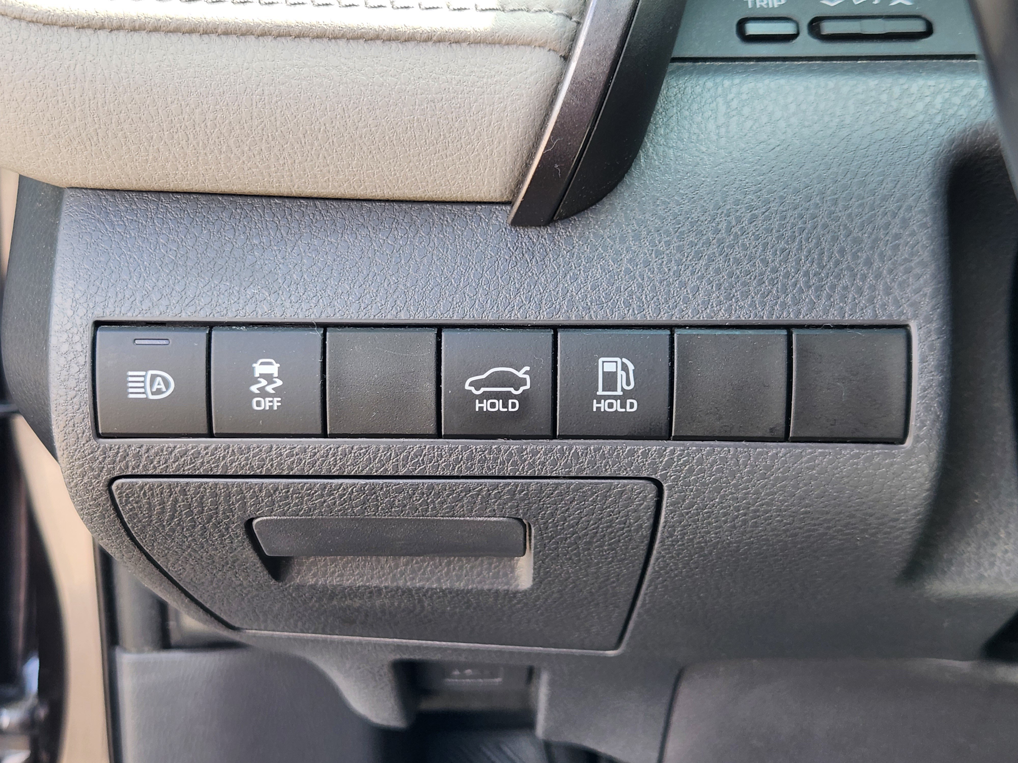Used 2019 Toyota Camry SE FWD image 23