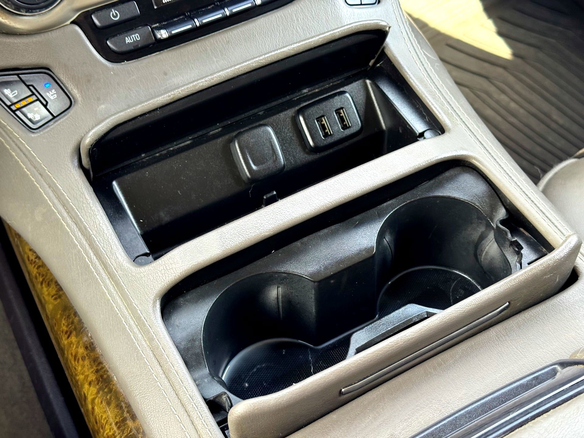 Used 2016 GMC Yukon Denali w/ Open Road Package image 33