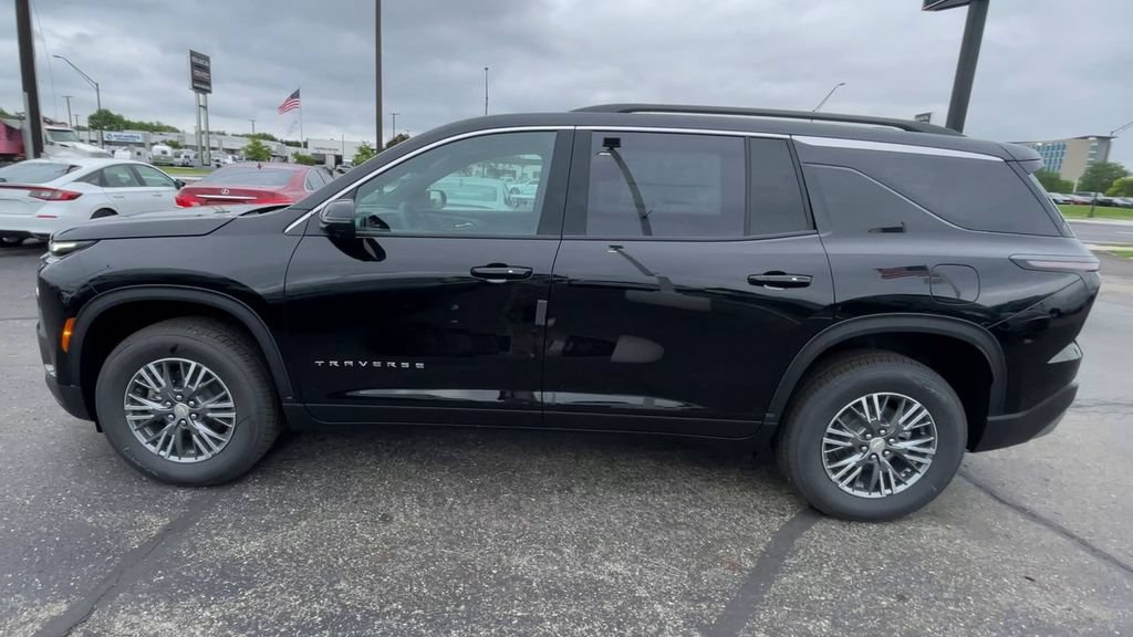 New 2026 Chevrolet Traverse LT w/ Driver Confidence Package FWD image 7