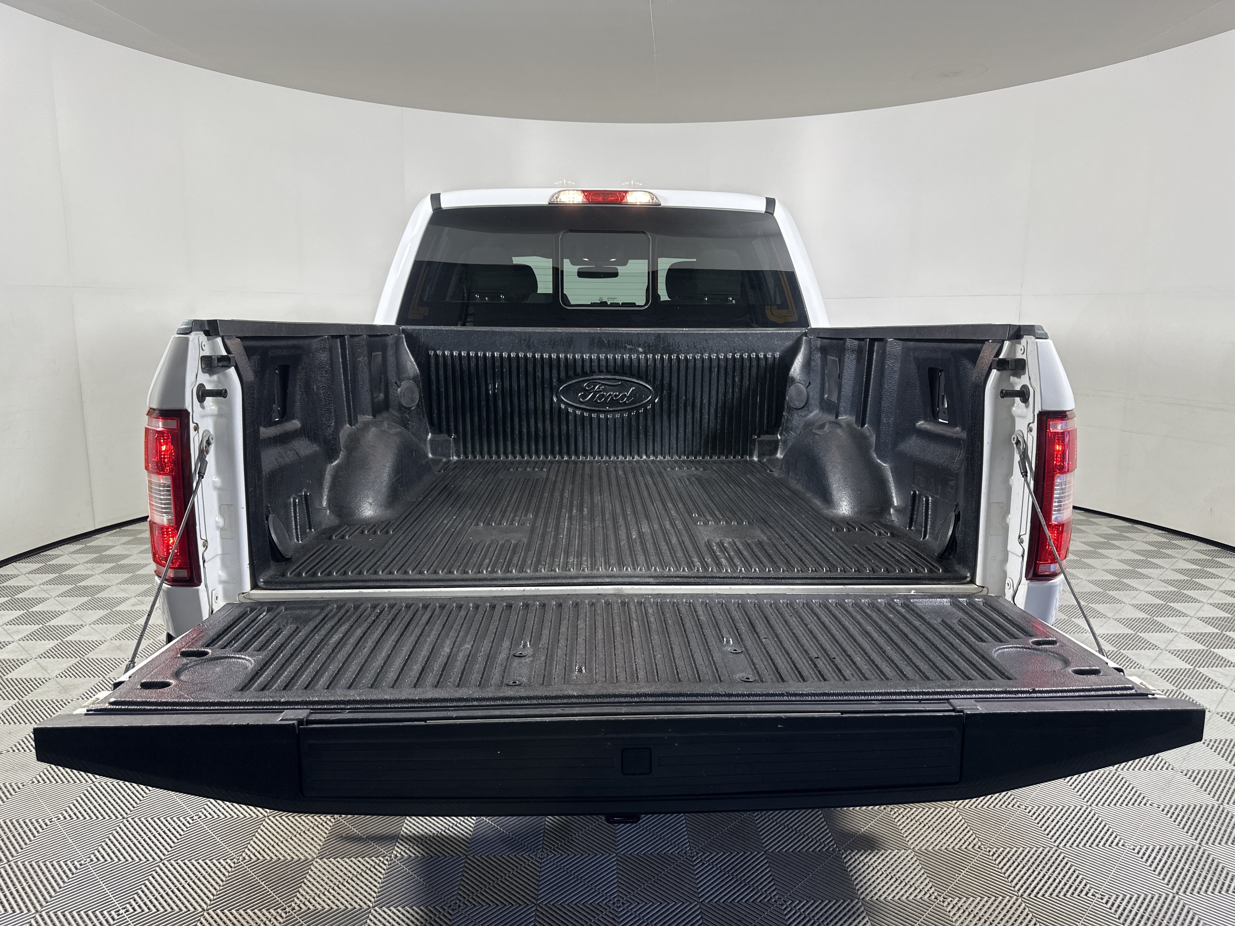 Used 2018 Ford F150 XLT w/ Equipment Group 302A Luxury AWD/4WD image 23
