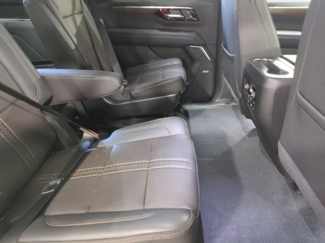 Used 2025 Chevrolet Tahoe High Country AWD/4WD image 31