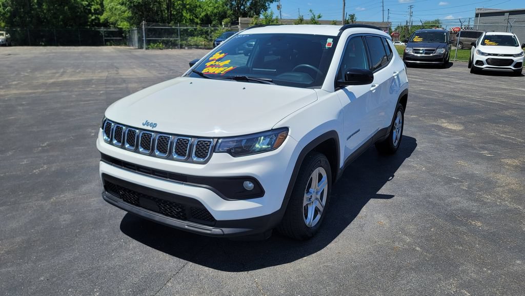 Used 2024 Jeep Compass Latitude AWD/4WD image 5