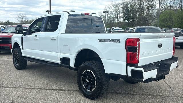 Used 2025 Ford F350 XLT w/ Black Appearance Package image 5