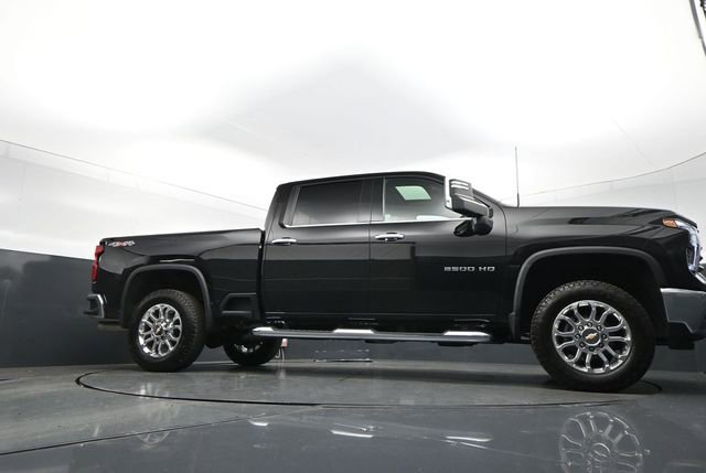 Used 2025 Chevrolet Silverado 2500 LTZ w/ LTZ Convenience Package AWD/4WD image 28