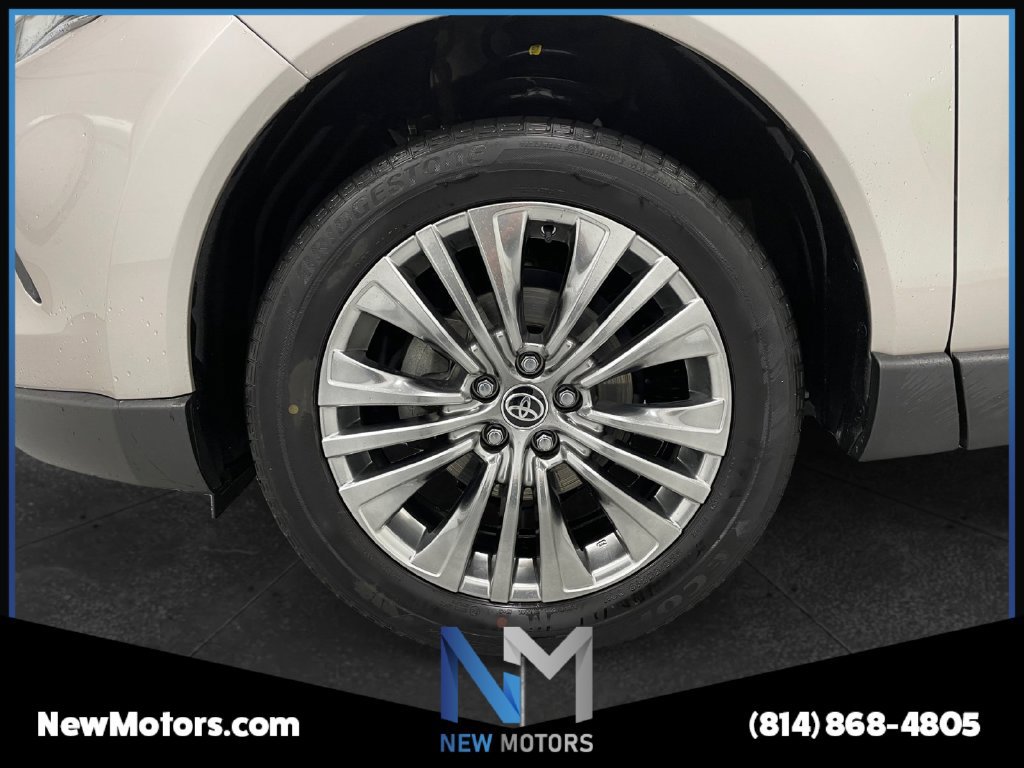 Used 2023 Toyota Venza Limited AWD/4WD image 13