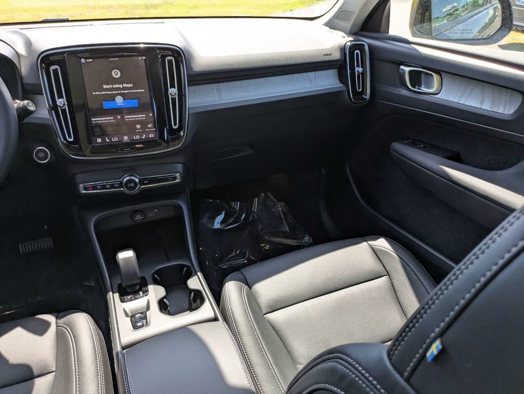 New 2026 Volvo XC40 B5 Core AWD/4WD image 18
