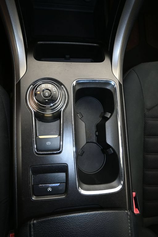 Used 2018 Ford Fusion SE w/ Fusion SE Technology Package FWD image 19