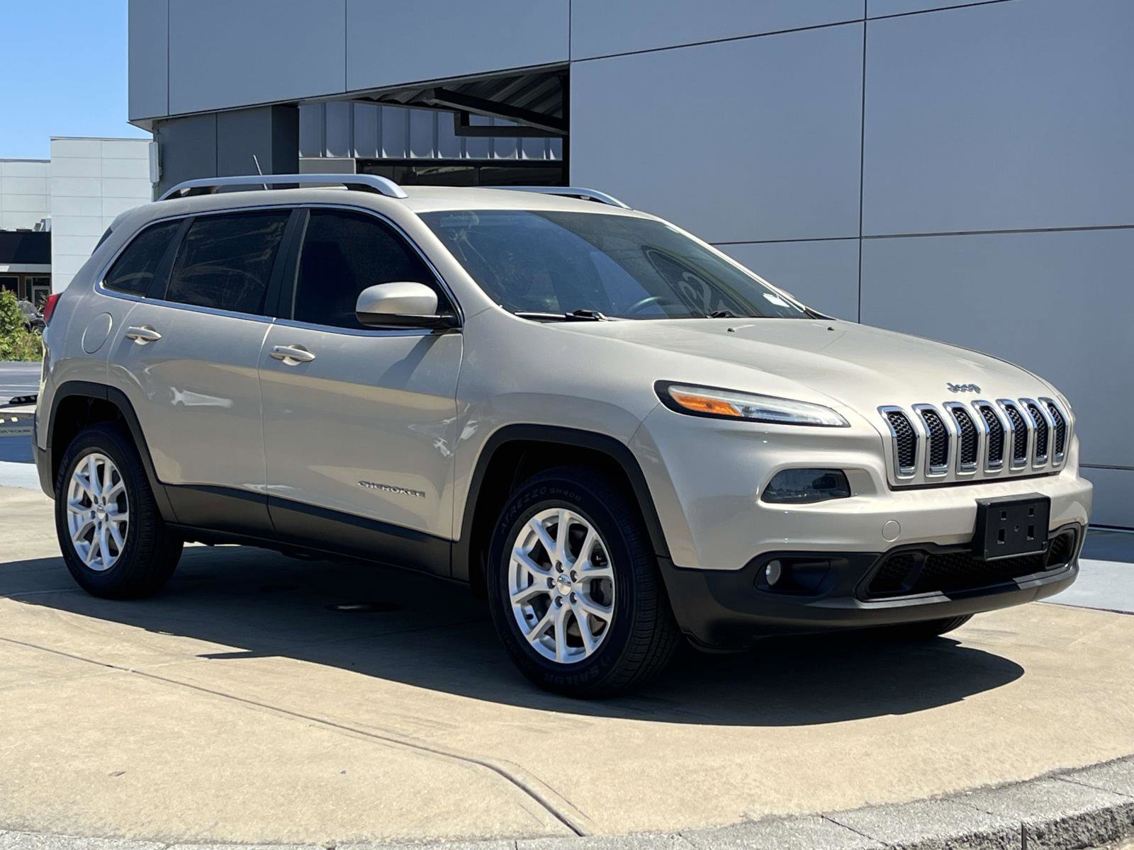 Used 2014 Jeep Cherokee Latitude w/ Comfort/Convenience Group image 2