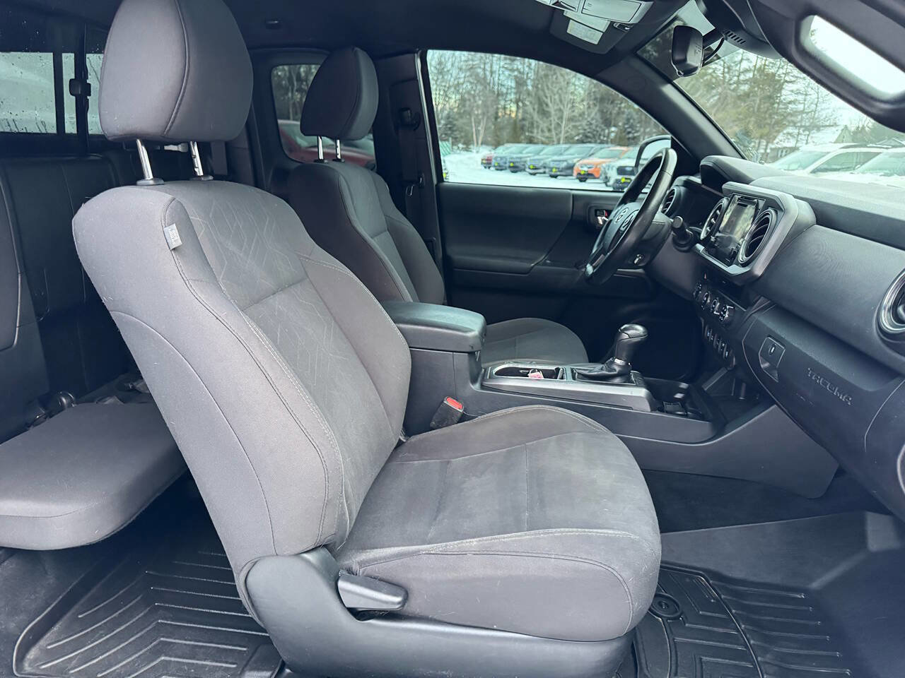 Used 2018 Toyota Tacoma TRD Sport w/ Technology Package image 18