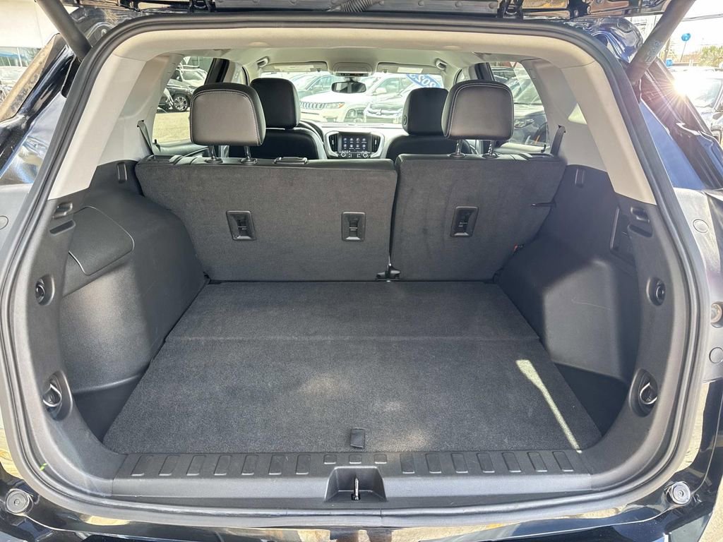 Used 2023 GMC Terrain SLT image 9