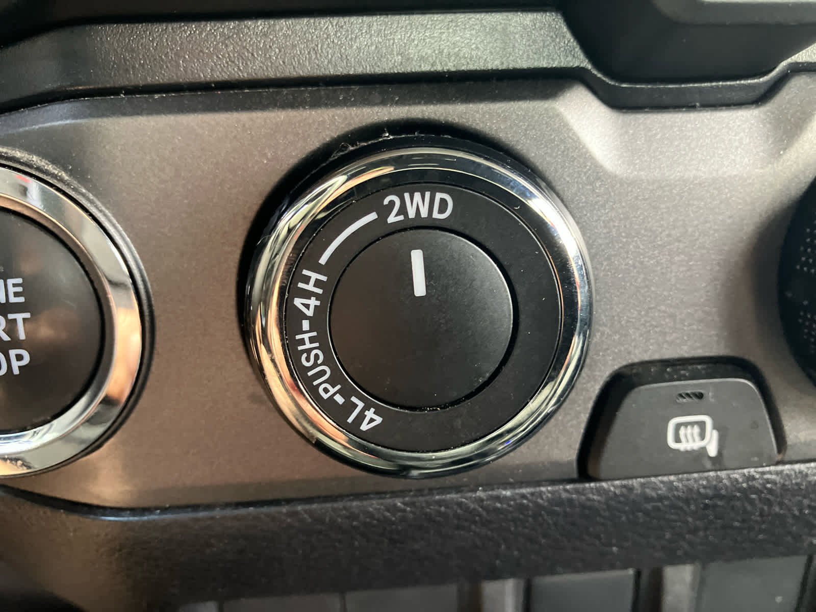 Used 2022 Toyota Tacoma TRD Off-Road AWD/4WD image 26