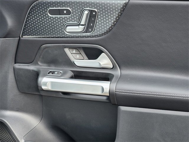 New 2026 Mercedes-Benz GLB 250 4MATIC image 17