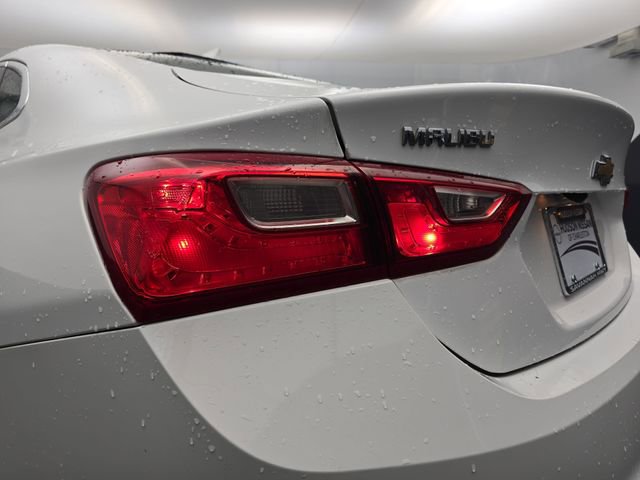 Used 2017 Chevrolet Malibu LT image 18