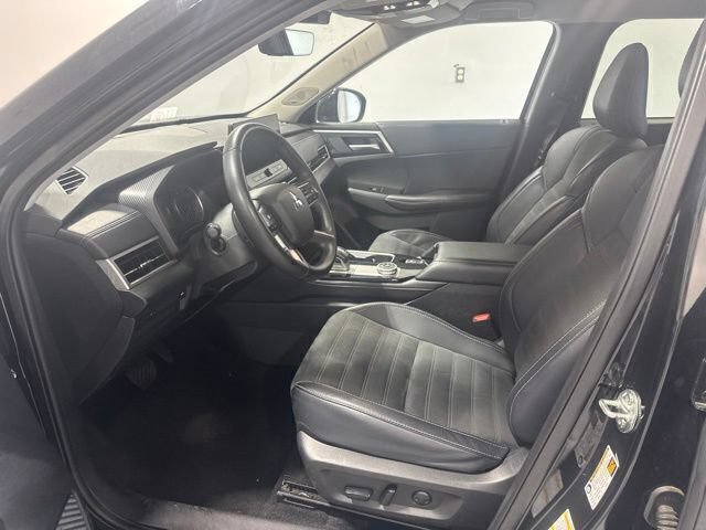 Used 2025 Mitsubishi Outlander SE FWD image 12