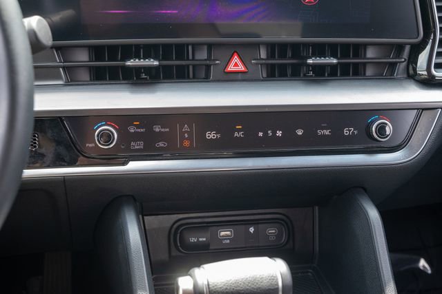 Certified 2025 Kia Sportage EX image 17