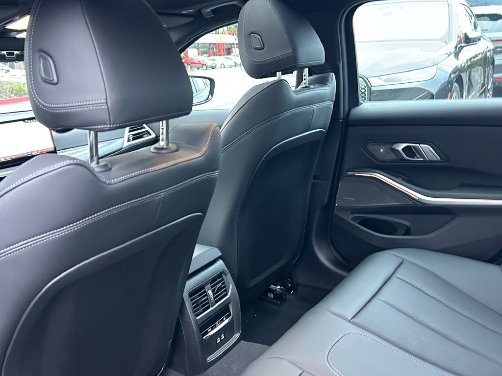 New 2026 BMW 330i Sedan w/ M Sport Package RWD image 31