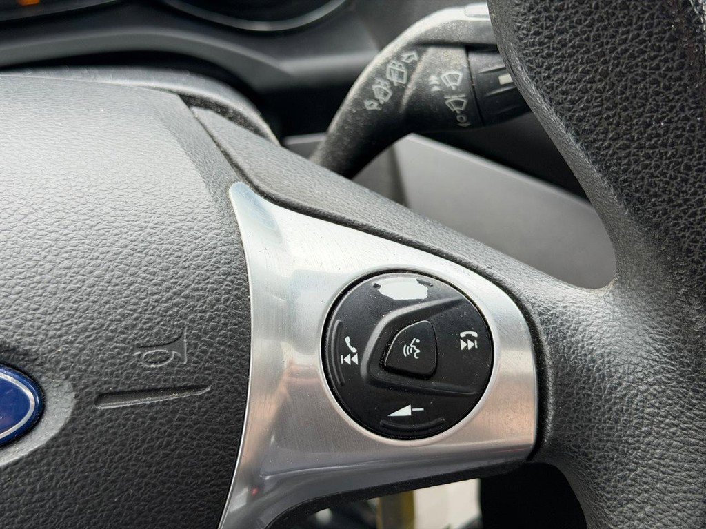 Used 2015 Ford Escape SE image 18