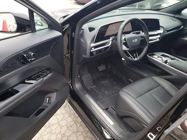 New 2025 Cadillac Lyriq Luxury w/ LPO, Floor Liner Package image 11