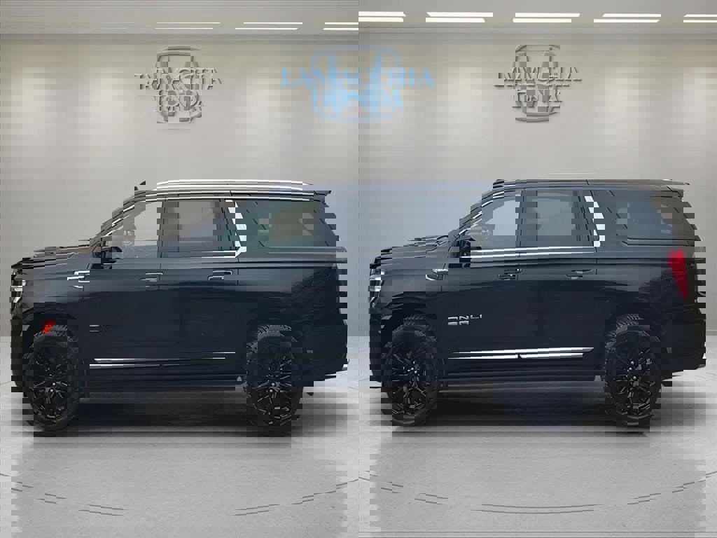 Used 2021 GMC Yukon XL Denali w/ Denali Premium Package image 2