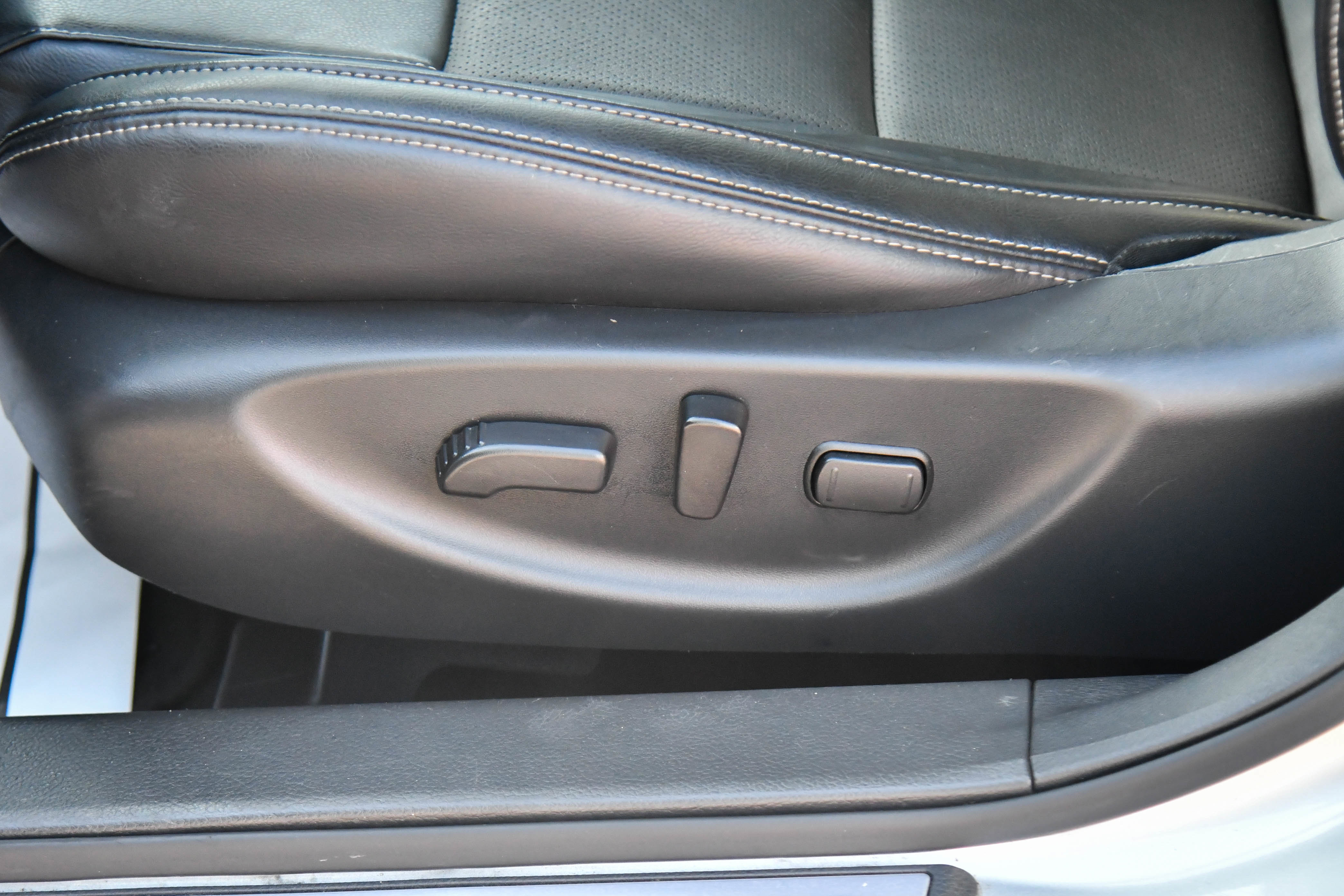 Used 2023 Nissan Maxima SV w/ Floor Mat Group FWD image 17