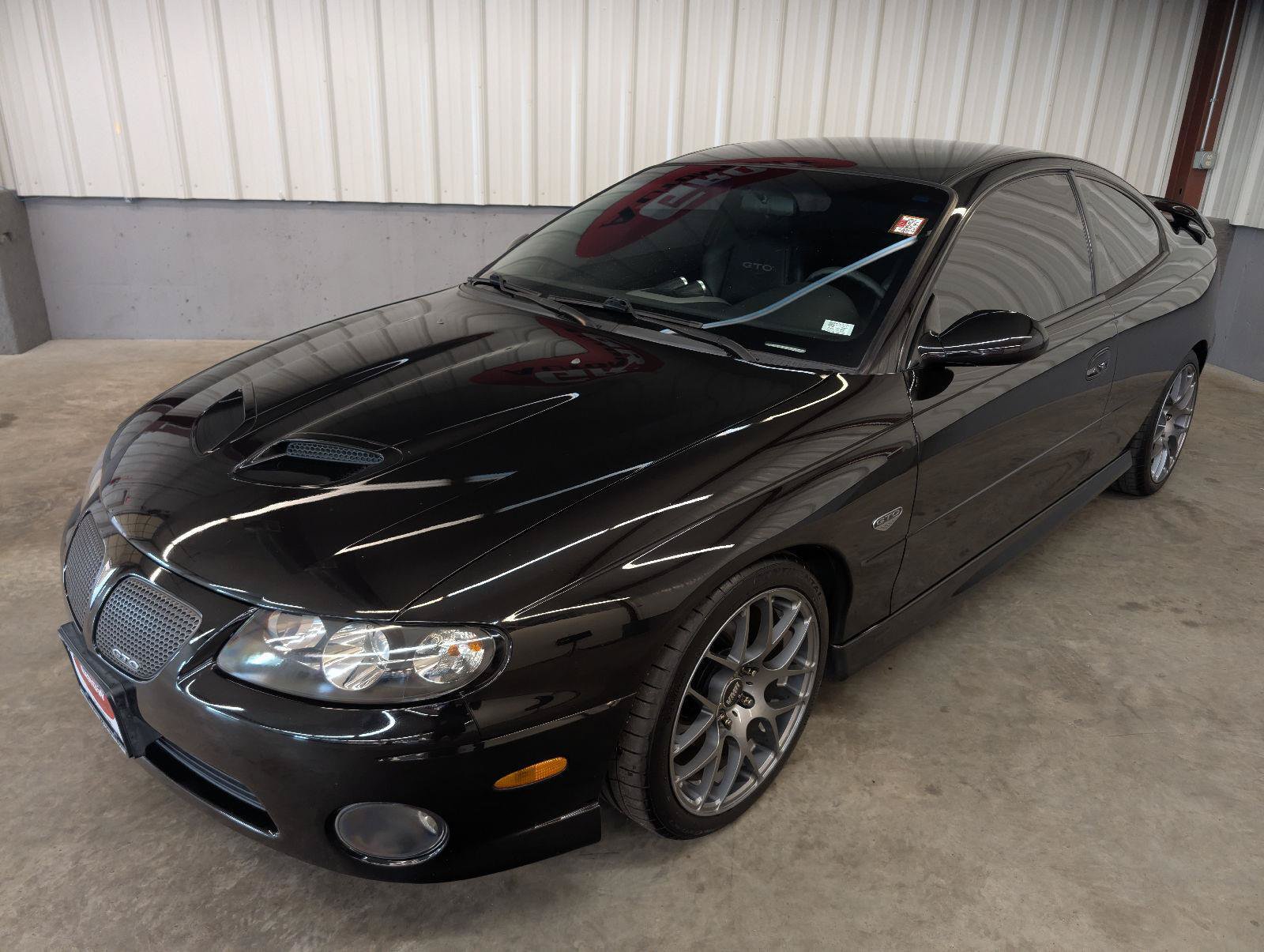 Used 2006 Pontiac GTO RWD image 2