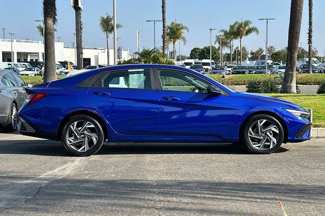 Used 2025 Hyundai Elantra Sport image 3