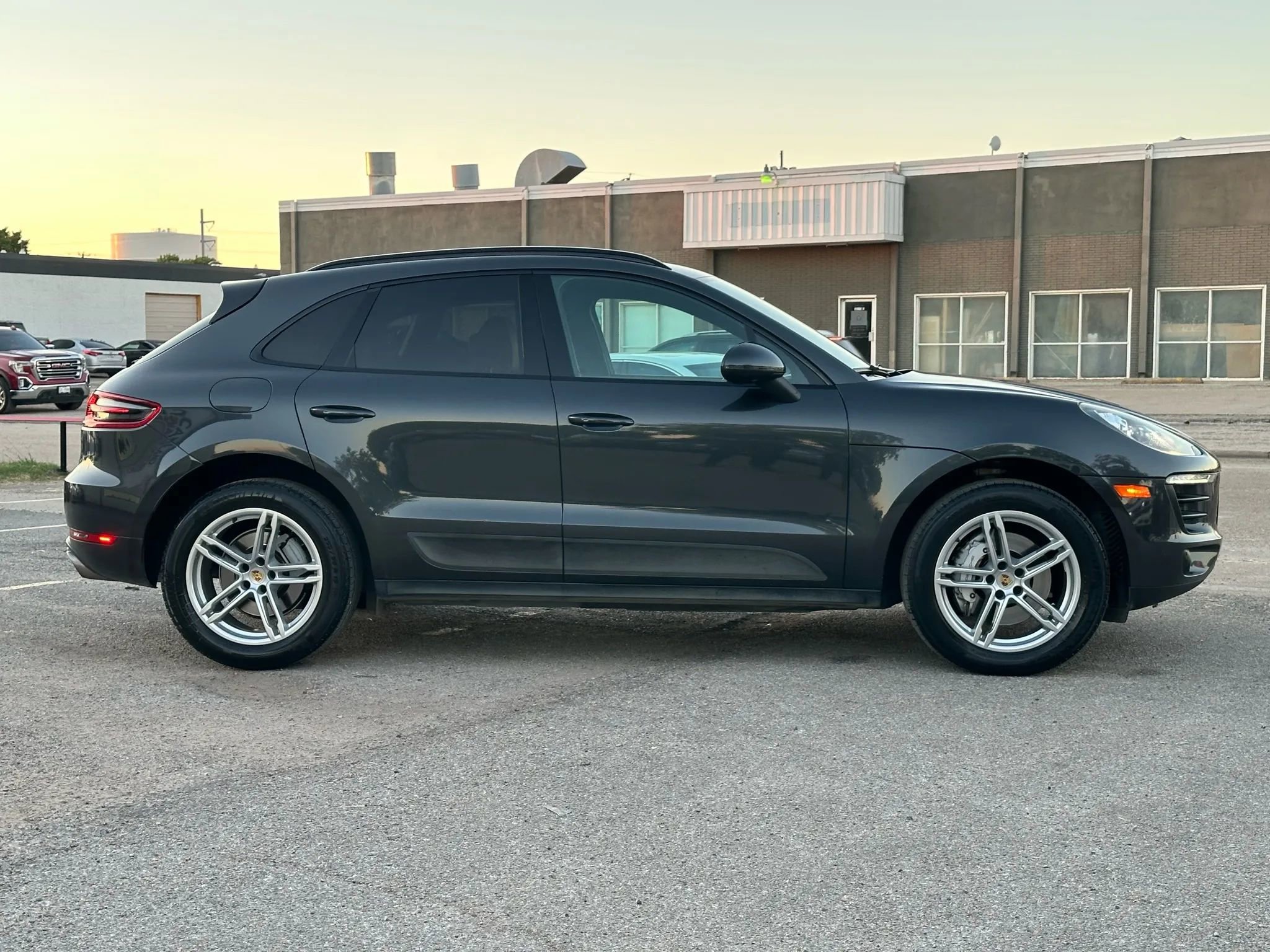 Used 2017 Porsche Macan S image 8