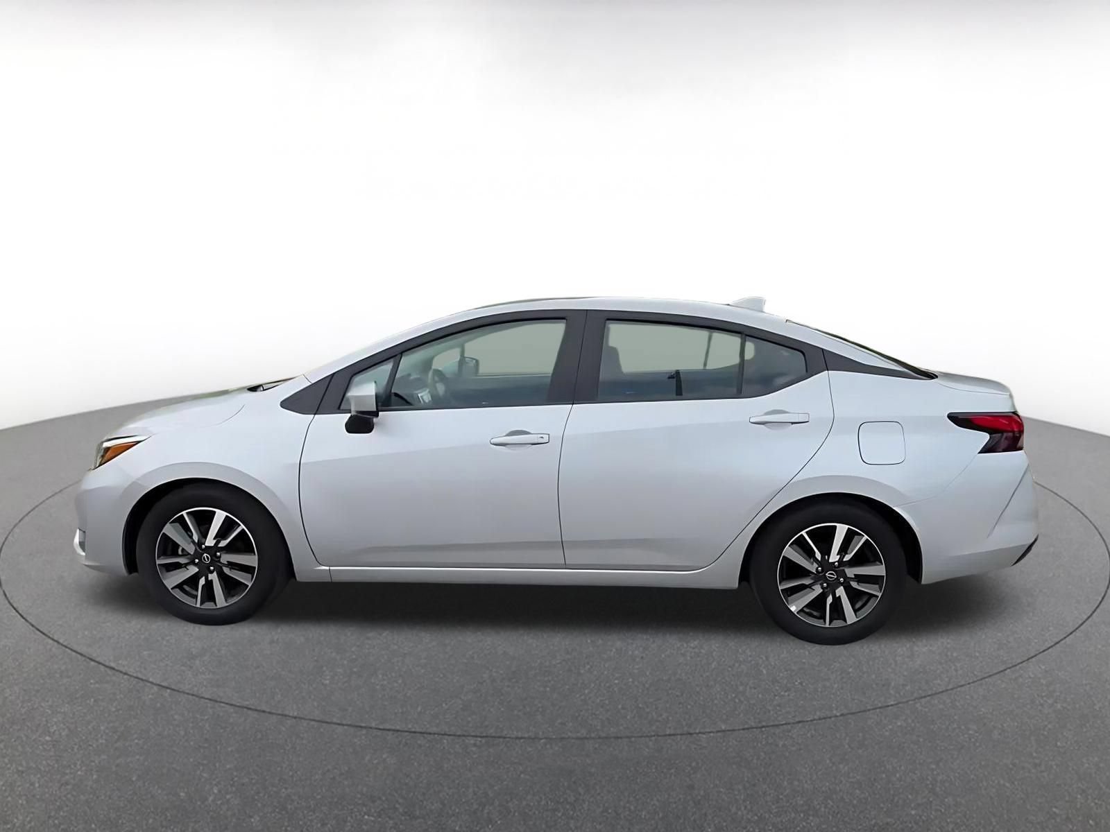Used 2025 Nissan Versa SV FWD image 9