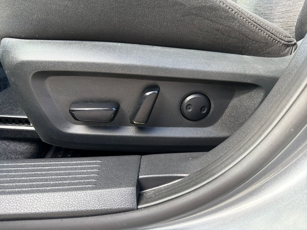 Used 2023 Nissan Rogue SV image 16