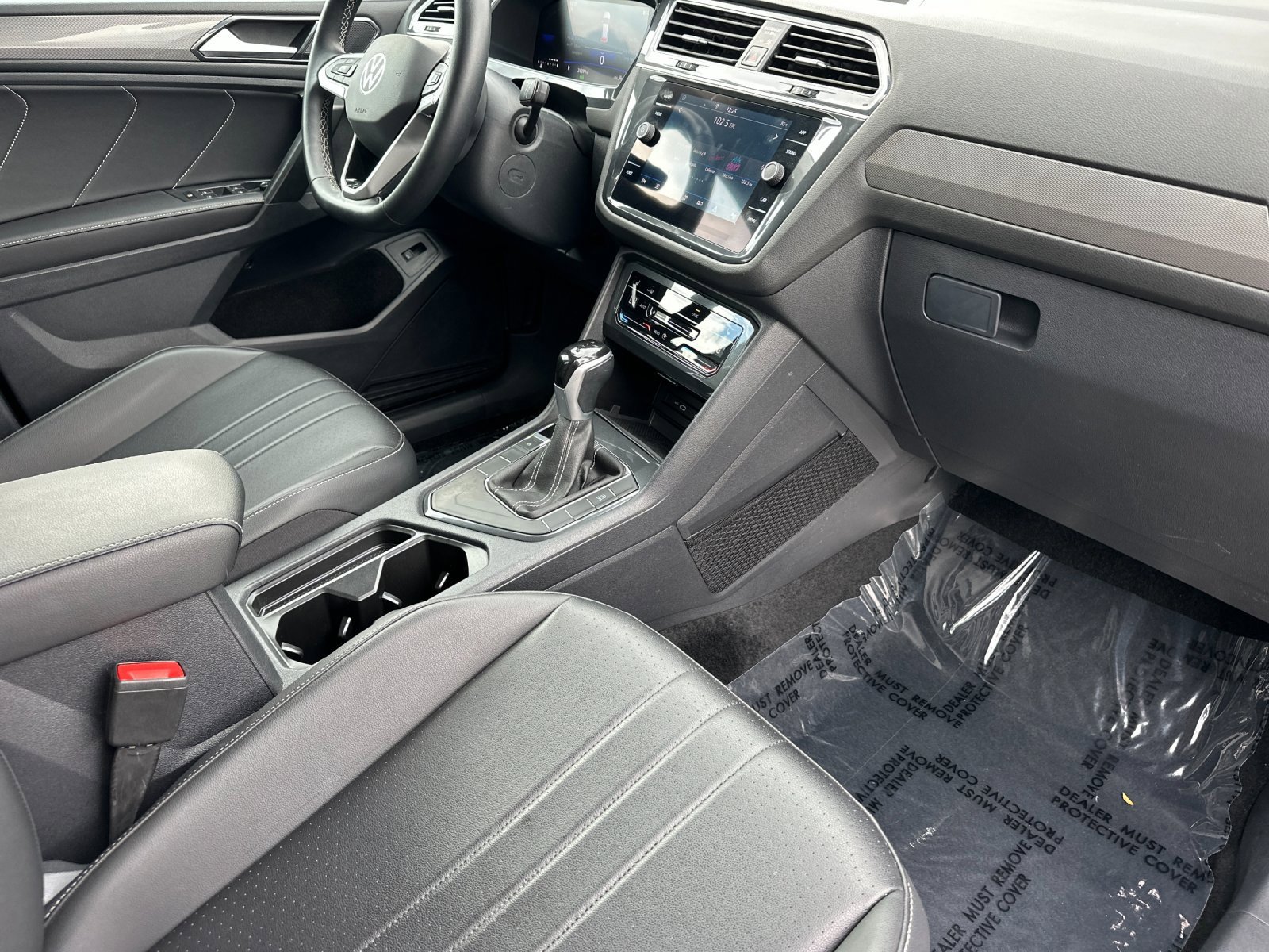 Used 2024 Volkswagen Tiguan SE image 16