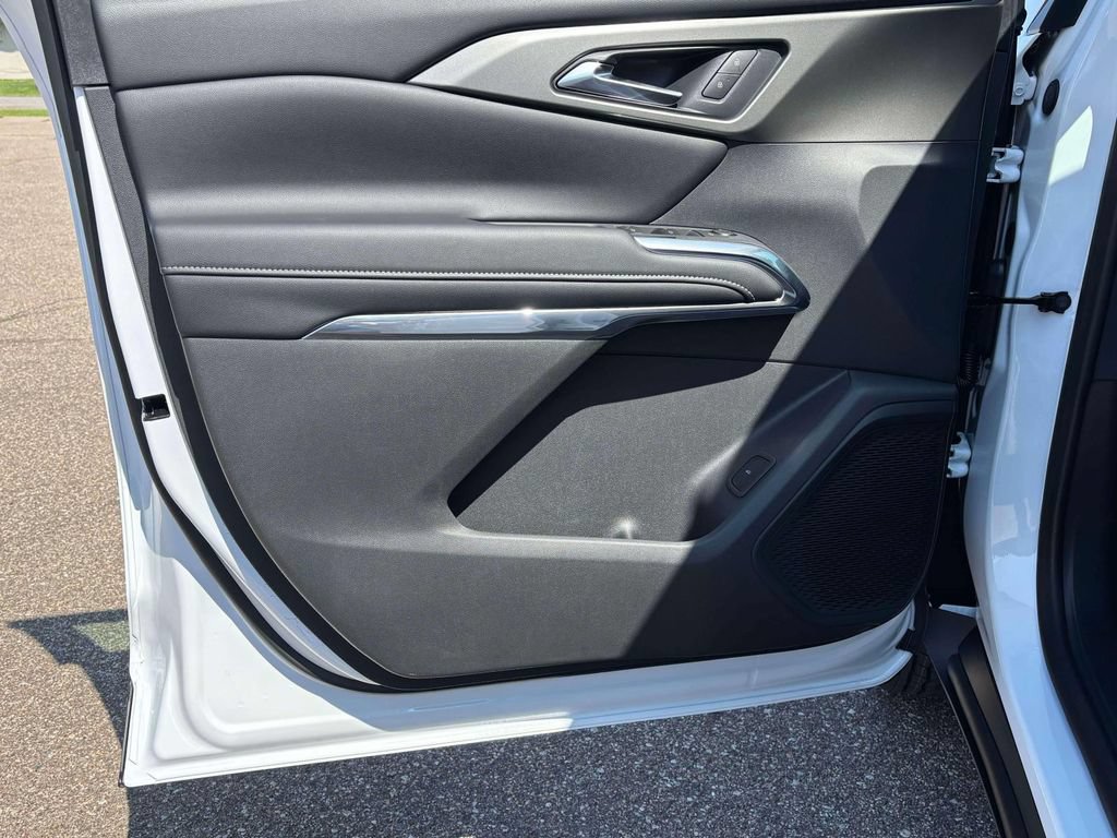 New 2027 Chevrolet Traverse LT w/ Midnight/Sport Edition FWD image 7