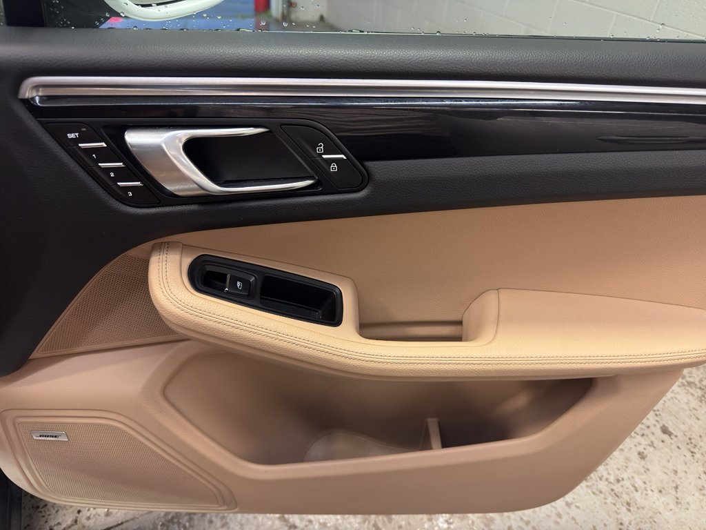 Used 2021 Porsche Macan AWD/4WD image 24
