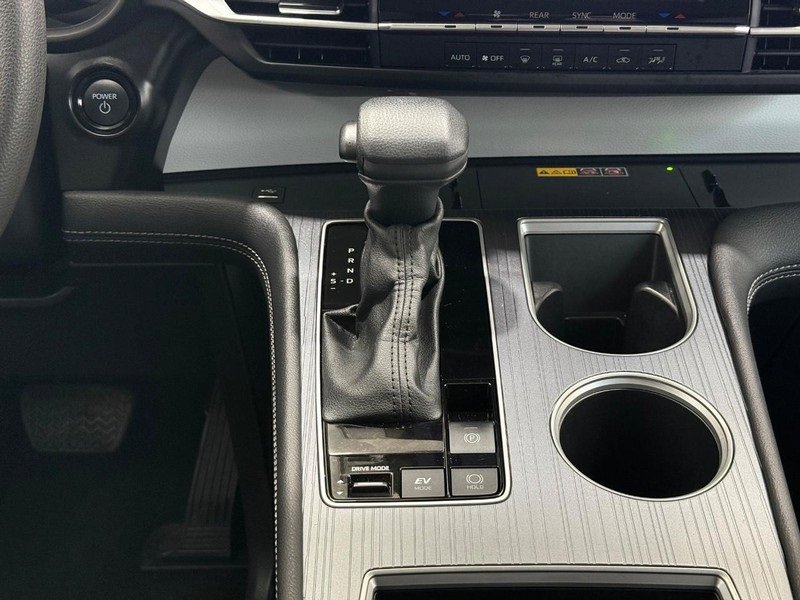 Used 2025 Toyota Sienna LE image 12