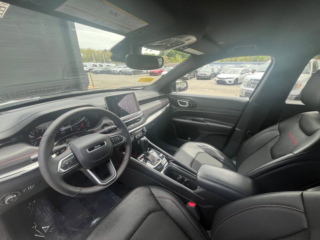 Used 2025 Jeep Compass Trailhawk AWD/4WD image 25