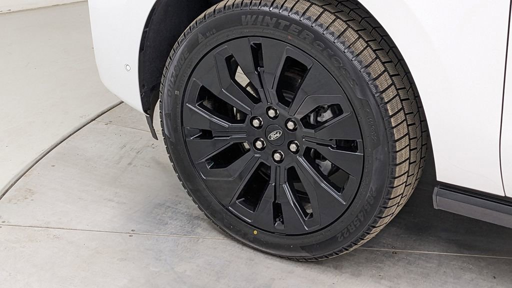 Certified 2025 Ford Expedition Max Platinum w/ Stealth Appearance Package AWD/4WD image 5