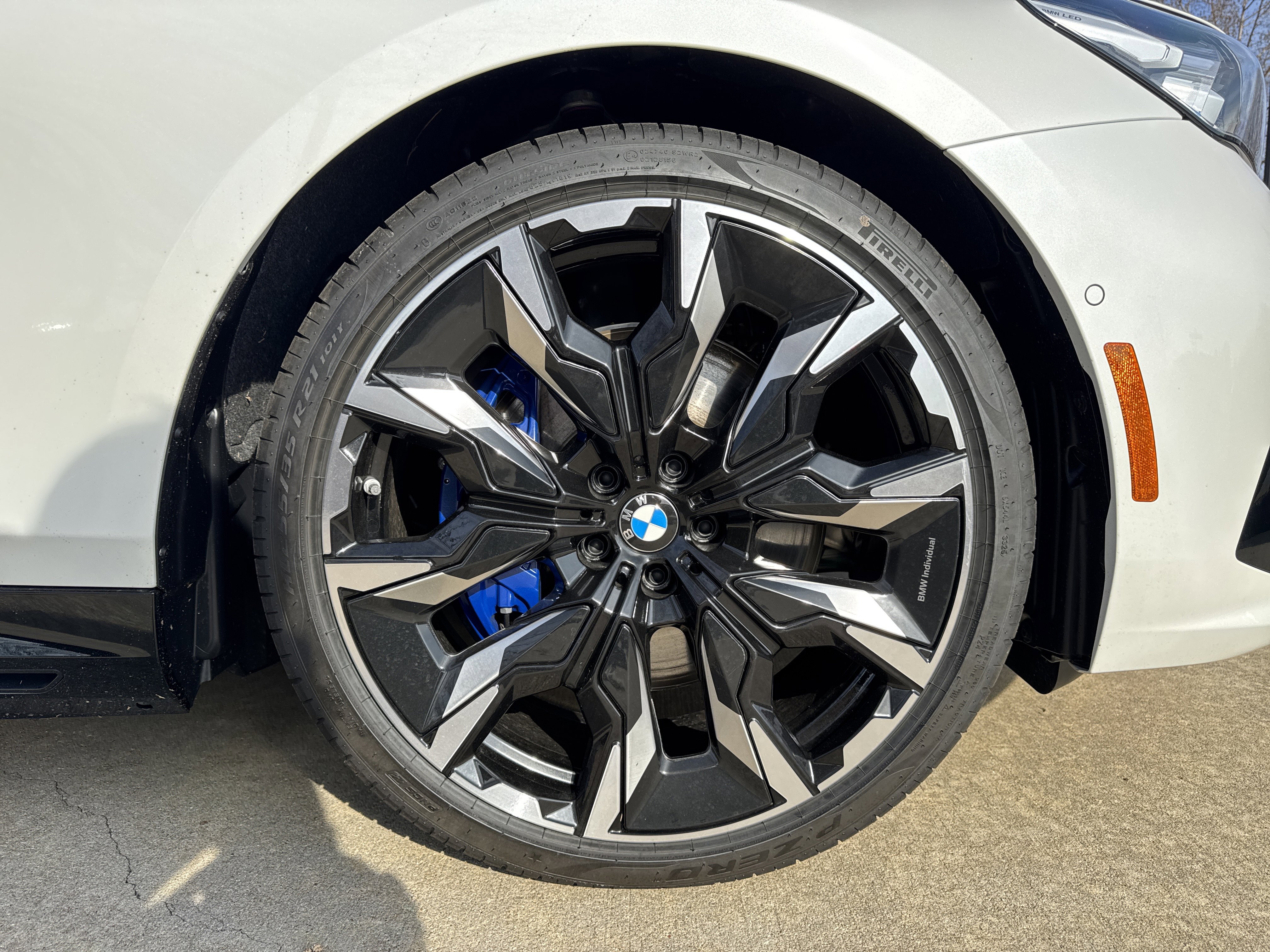 New 2026 BMW 550e xDrive w/ Executive Package image 29