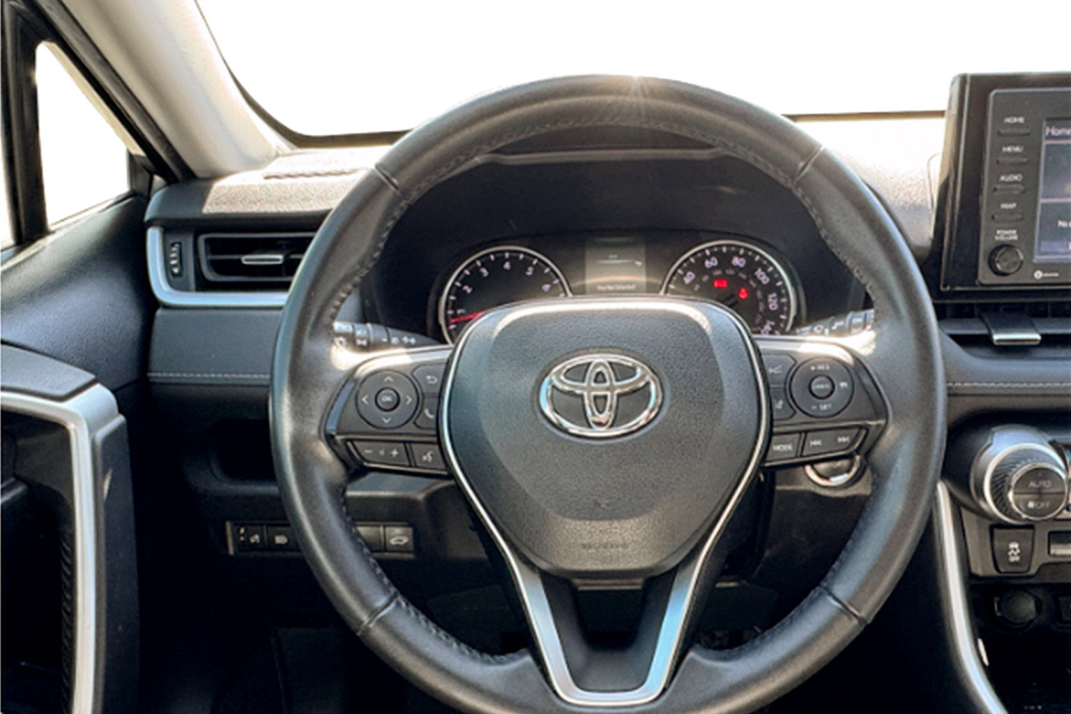 Used 2021 Toyota RAV4 XLE Premium image 13