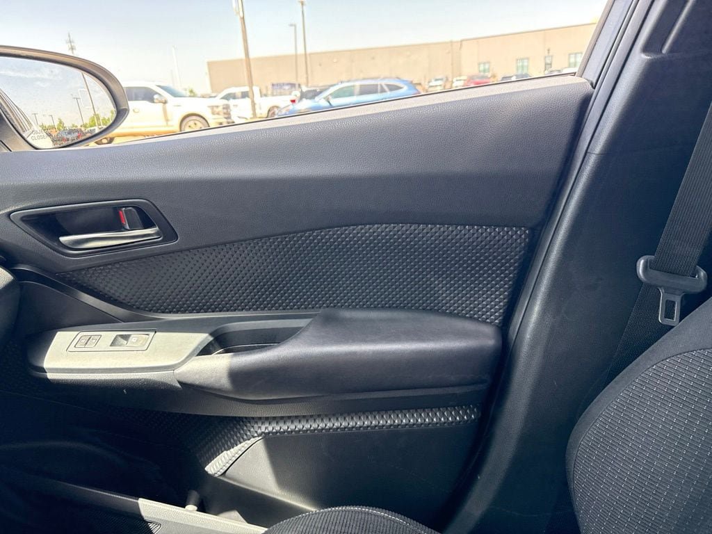 Used 2019 Toyota C-HR LE FWD image 15