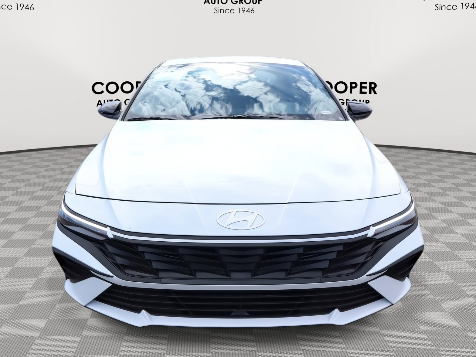New 2026 Hyundai Elantra SEL Sport FWD image 2