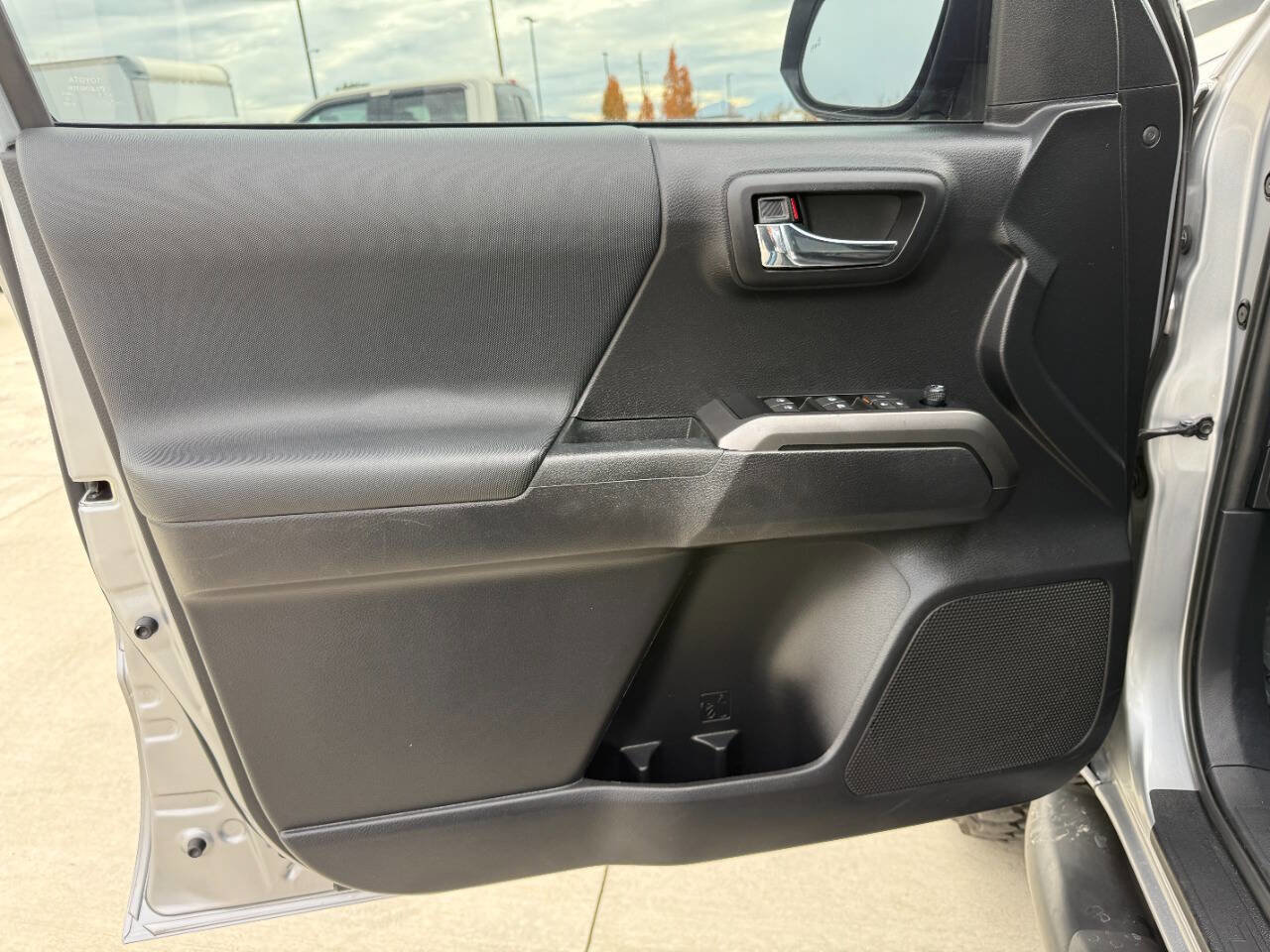 Used 2020 Toyota Tacoma TRD Sport w/ Technology Package image 29