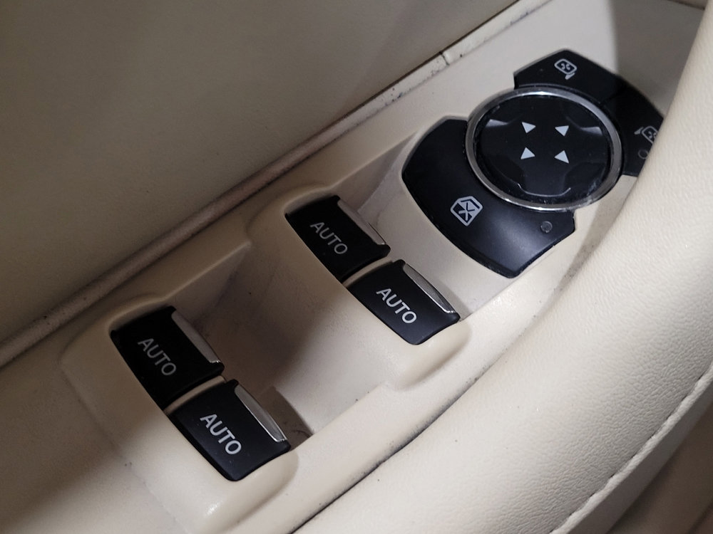 Used 2014 Lincoln MKS AWD image 27