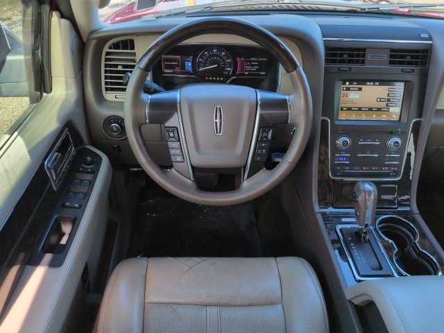 Used 2017 Lincoln Navigator Select RWD image 18