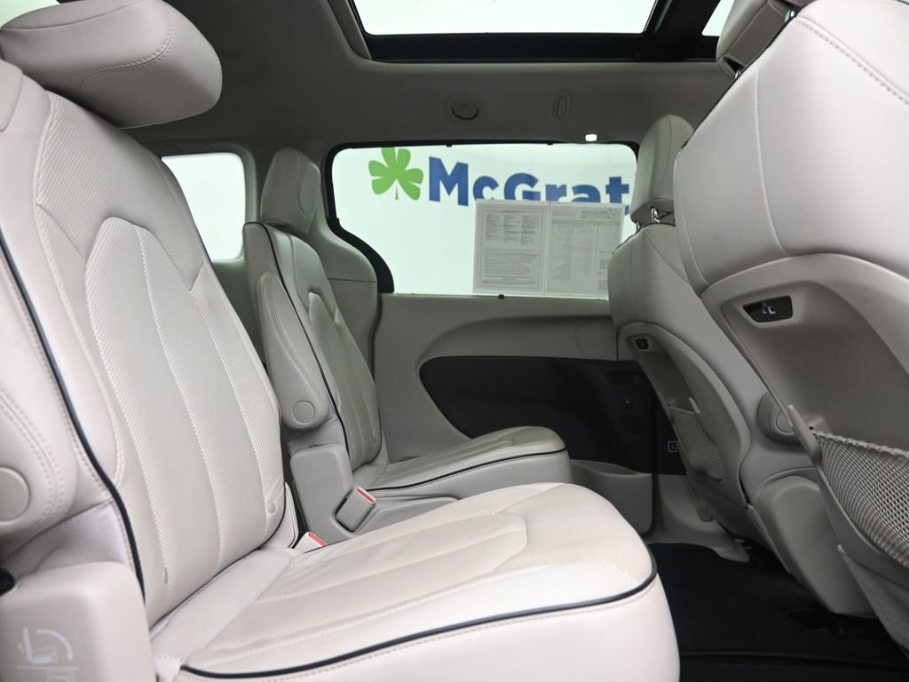 Used 2021 Chrysler Pacifica Limited image 8