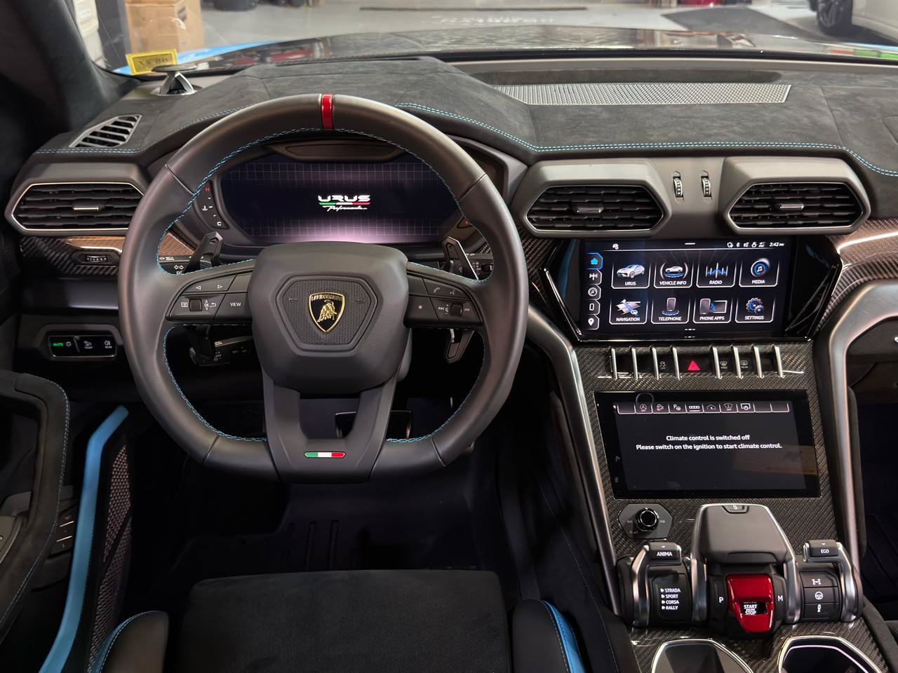 Used 2024 Lamborghini Urus Performante AWD/4WD image 24