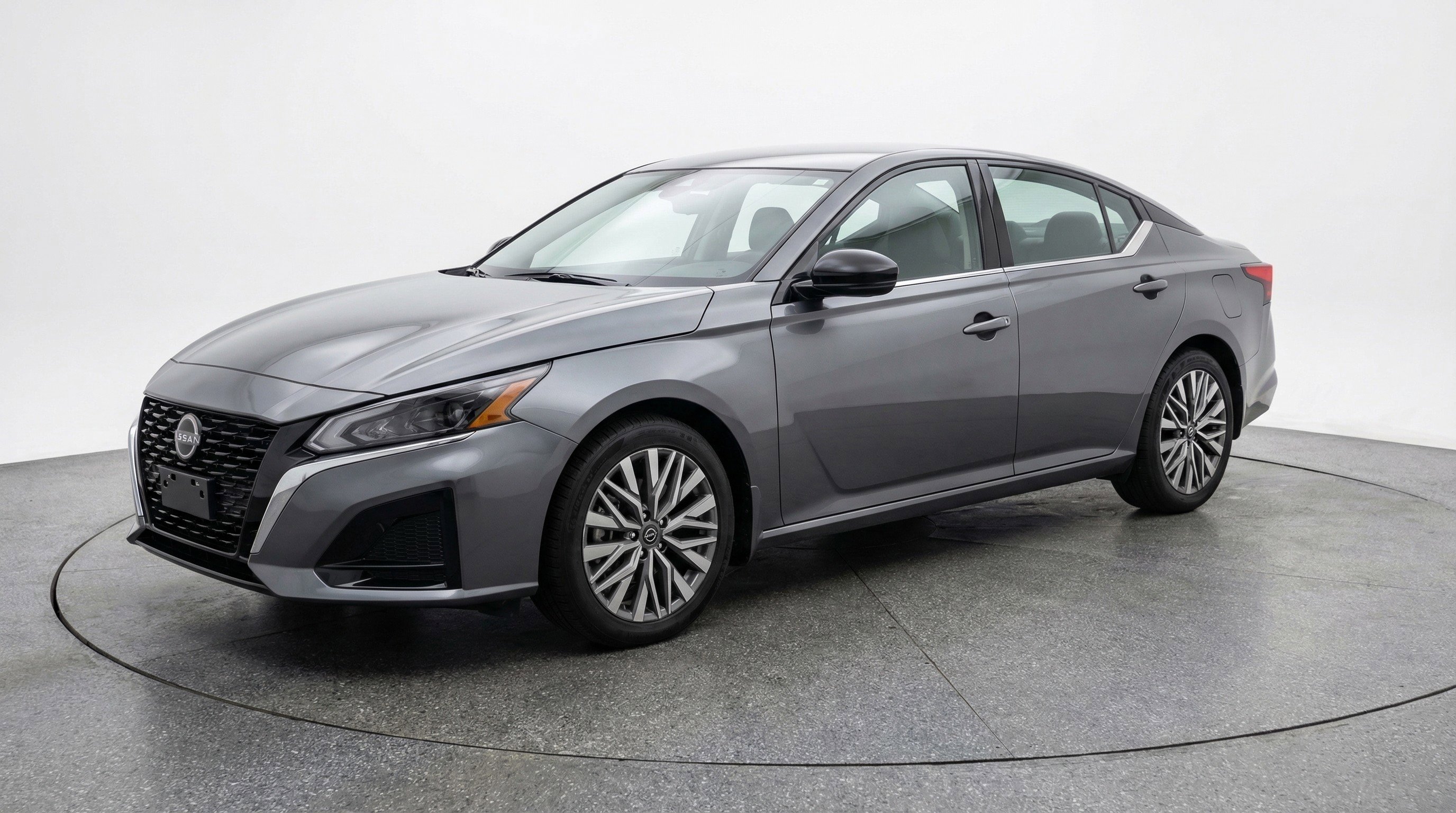 Used 2025 Nissan Altima 2.5 SV image 3