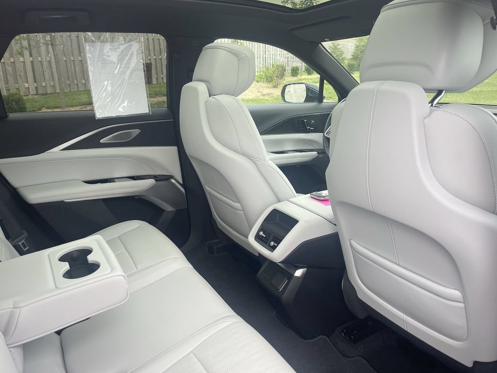 Certified 2025 Cadillac Lyriq Luxury AWD/4WD image 40