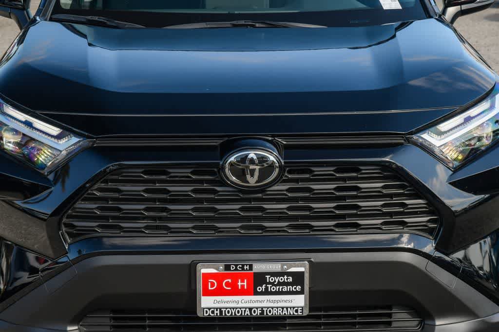 Used 2025 Toyota RAV4 LE AWD/4WD image 5