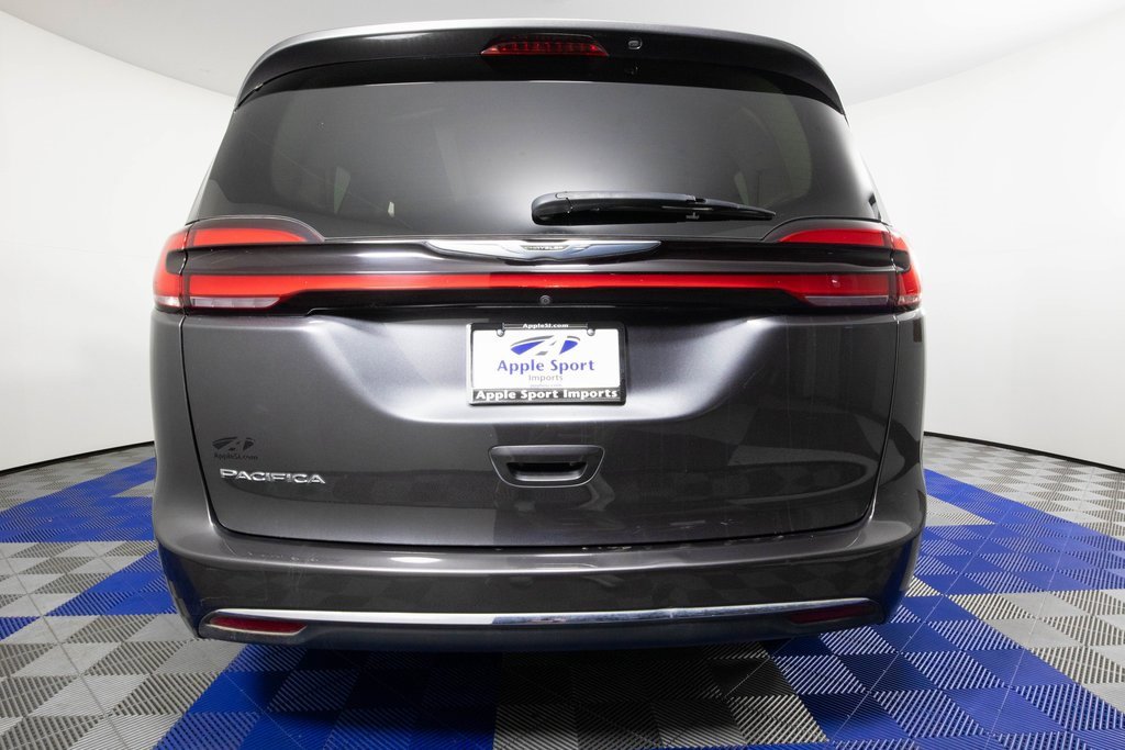 Used 2022 Chrysler Pacifica Touring-L image 6