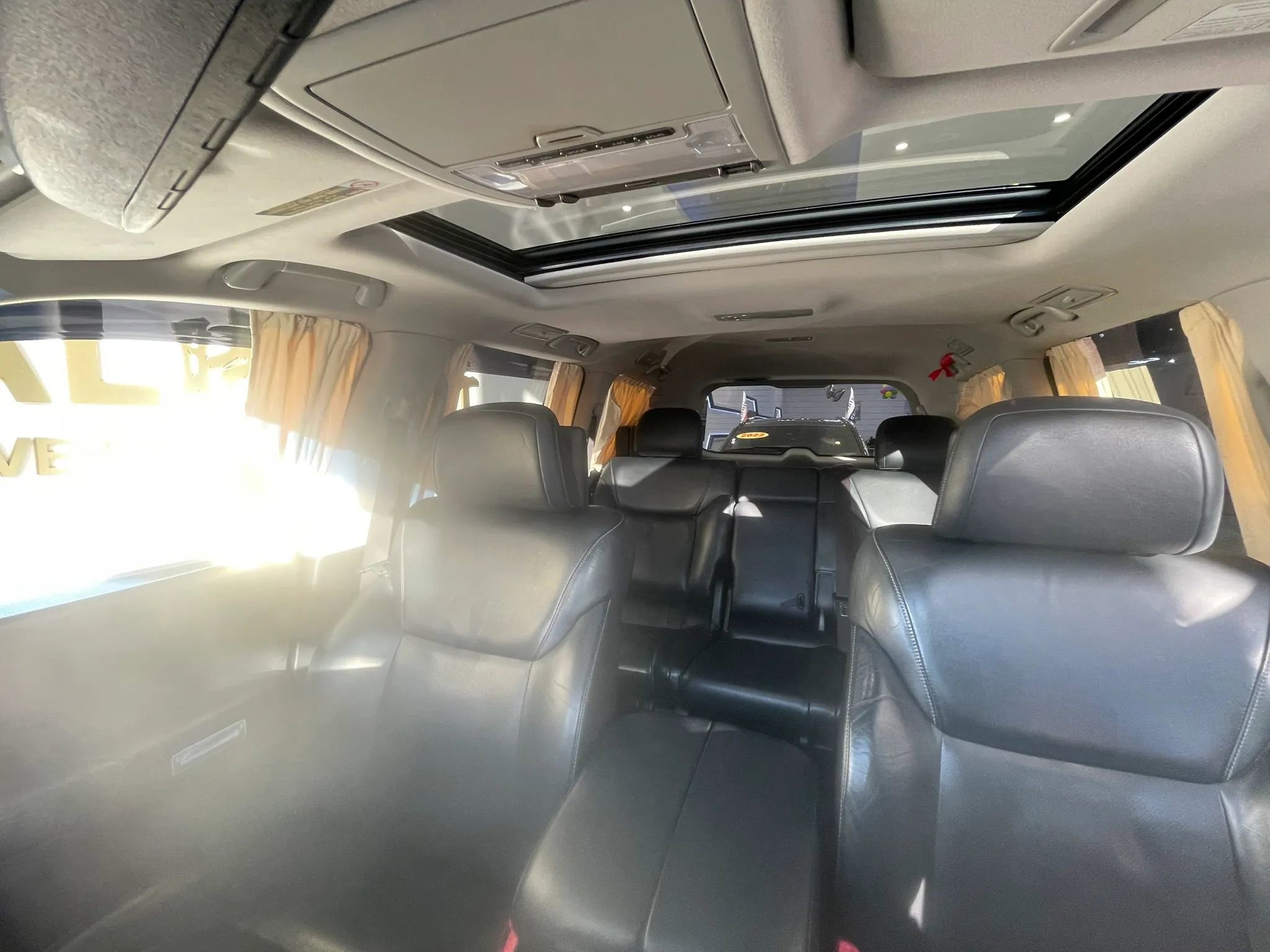 Used 2013 Lexus LX 570 4WD w/ Luxury Pkg image 19